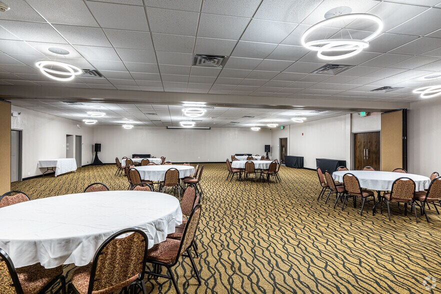 More Photos Of 2700 W 18th Ave, Emporia Hotel For Sale