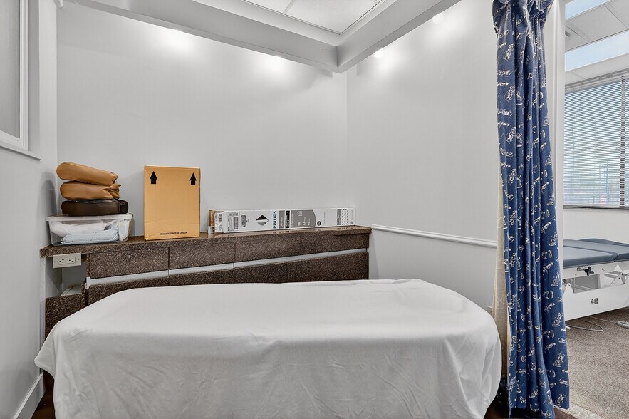 More Photos Of 3039 Kingsway, Vancouver Storefront Retail Office For Sale