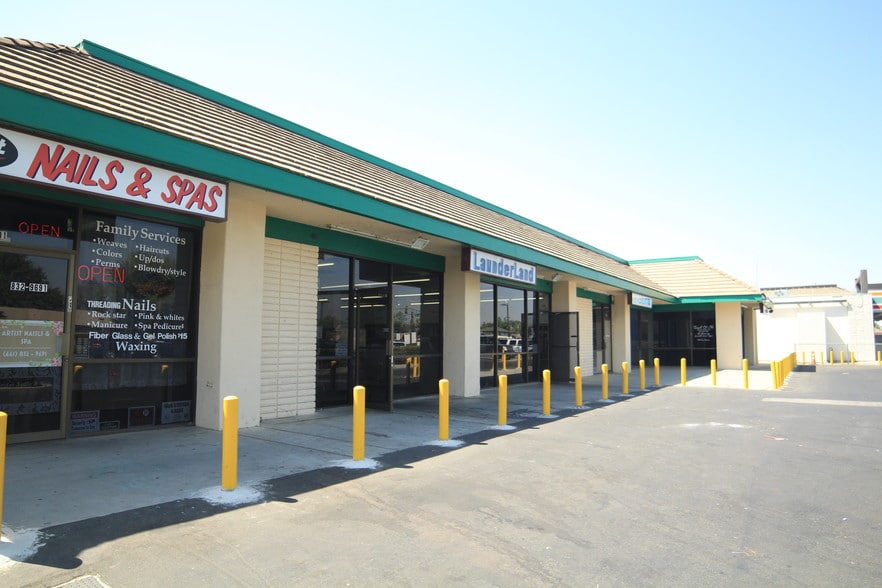 More Photos Of 4601-4619 Wilson Rd, Bakersfield Storefront For Lease