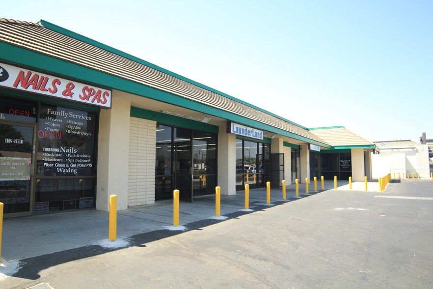 More Photos Of 4601-4619 Wilson Rd, Bakersfield Storefront For Lease