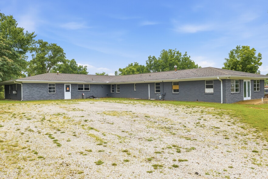 More Photos Of 105 Kentucky Ave S, Parsons Light Distribution For Sale