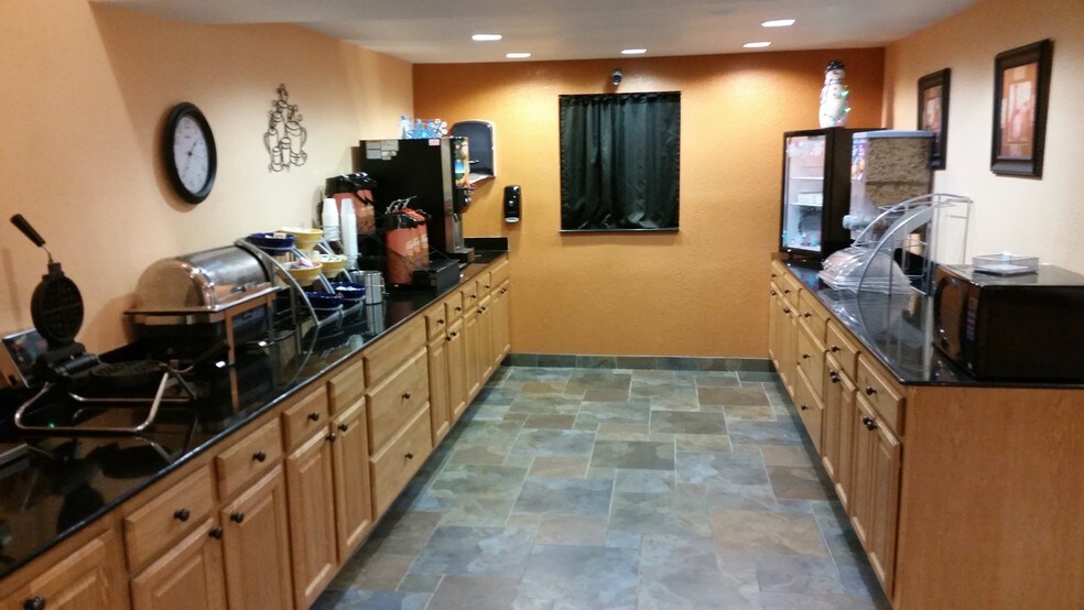 More Photos Of 3040 5th Ave S, Fort Dodge Hotel For Sale