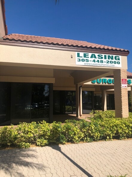 More Photos Of 901-1001 N University Dr, Coral Springs General Retail For Lease