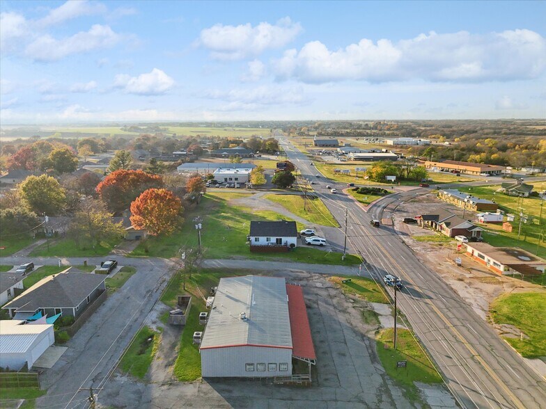 More Photos Of 317 W FM 120, Pottsboro General Retail For Sale