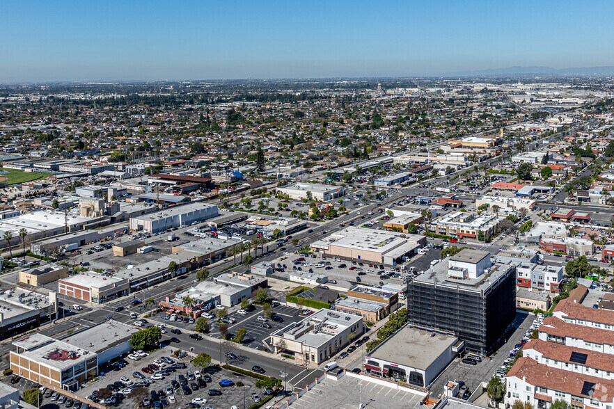 More Photos Of 11101 La Reina Ave, Downey Bank For Lease