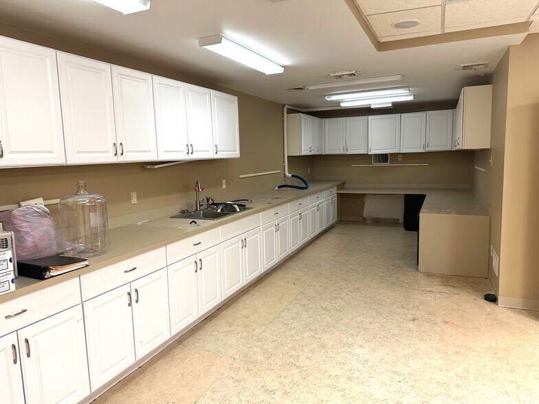 More Photos Of 333 Hooper Rd, Endwell Medical For Sale