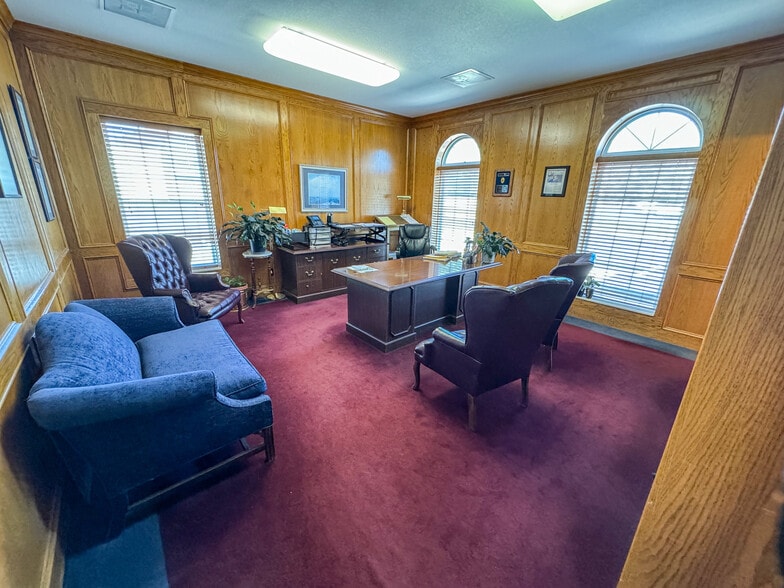 More Photos Of 401 Foxwood Dr, Raymore Medical For Sale
