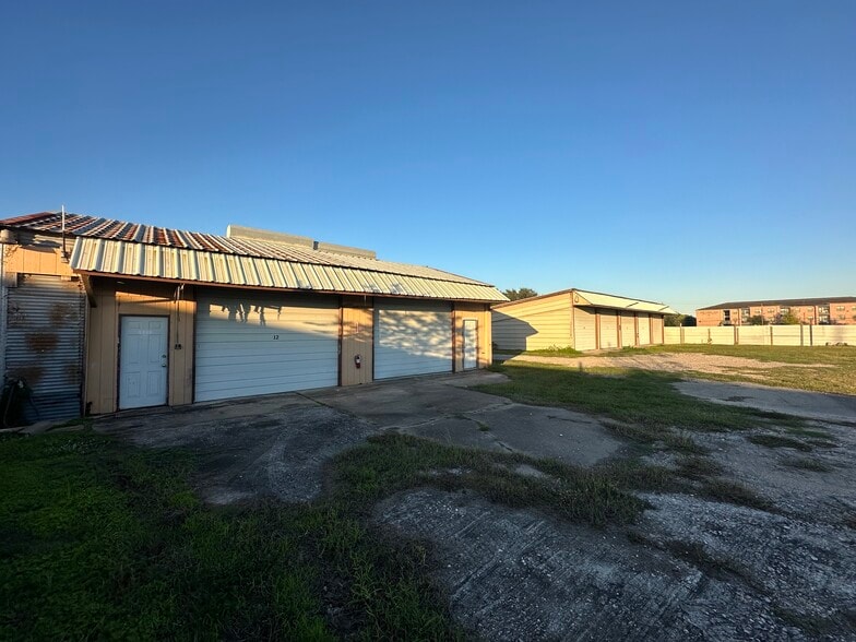 More Photos Of 3405 Lockheed st, Pearland Self Storage For Sale