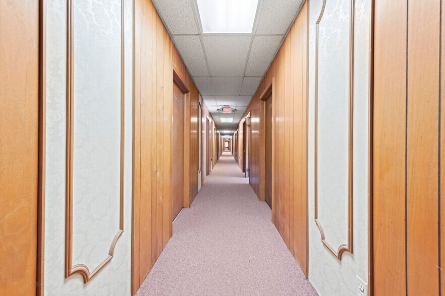 More Photos Of 28475 Greenfield Rd, Southfield Office For Sale