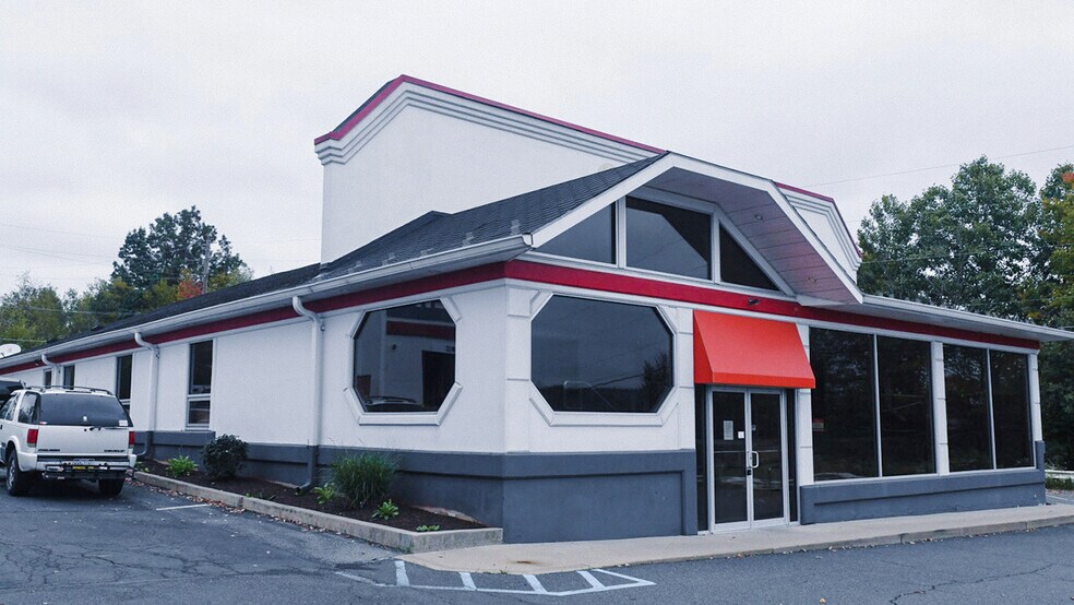 More Photos Of 7340 Fairlane Village Mall, Pottsville Freestanding For Sale