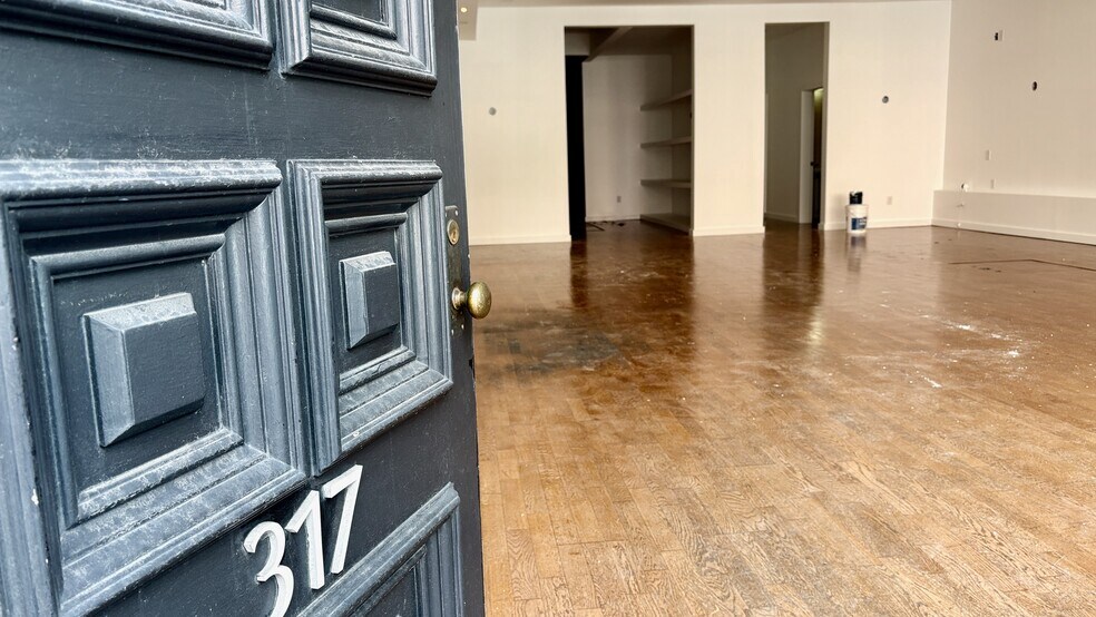 More Photos Of 317 Warren St, Hudson Storefront Retail Residential For Lease