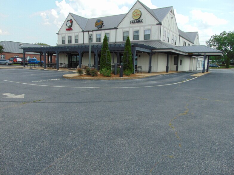 More Photos Of 400 Avalon Ave, Muscle Shoals Restaurant For Sale