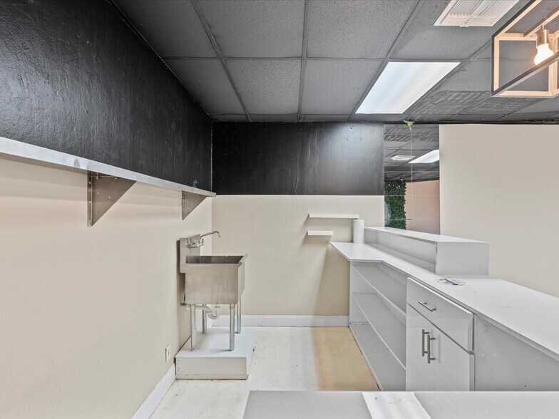 More Photos Of 1410-1420 S Federal Hwy, Dania Beach Unknown For Lease