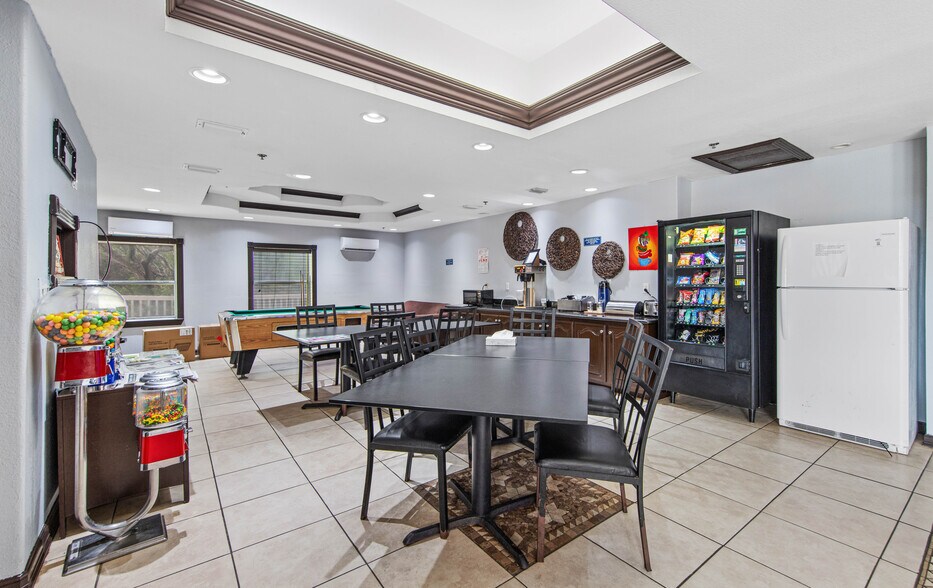 More Photos Of 901 Padre Blvd, South Padre Island Hotel For Sale