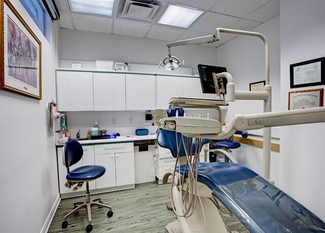 More Photos Of 15700 Boul Gouin O, Montréal Office For Sale