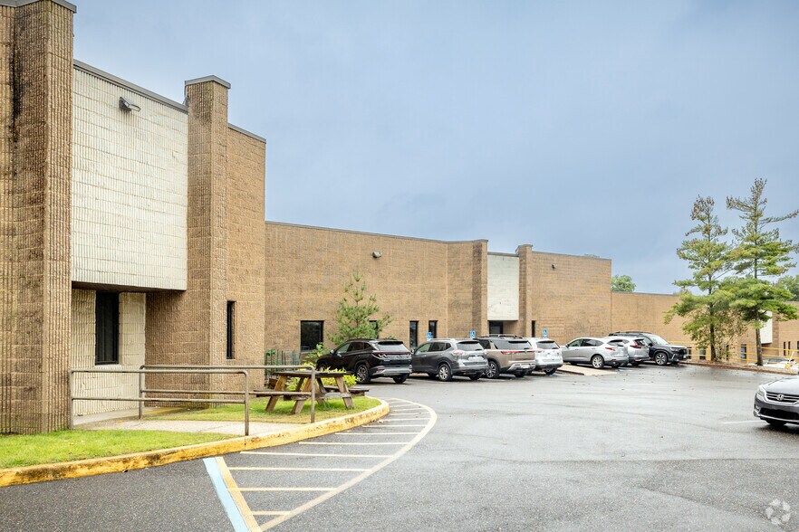 More Photos Of 415 Oser Ave, Hauppauge Warehouse For Lease