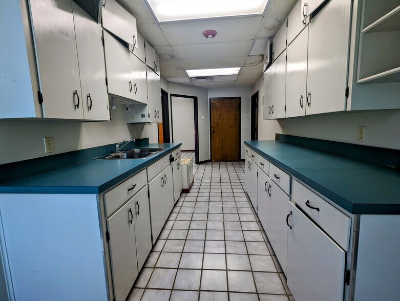 More Photos Of 2430 N Davis Dr, Arlington Unknown For Lease