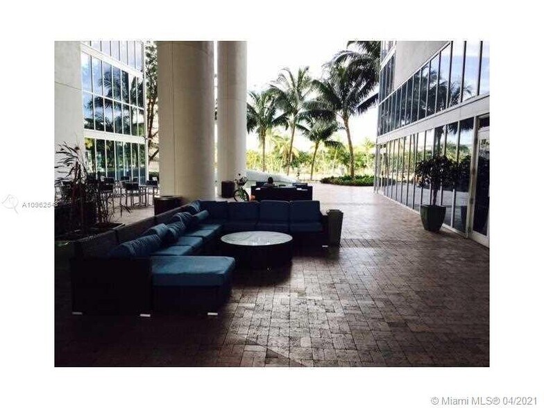 More Photos Of 175 SW 7th St, Miami Medical For Lease
