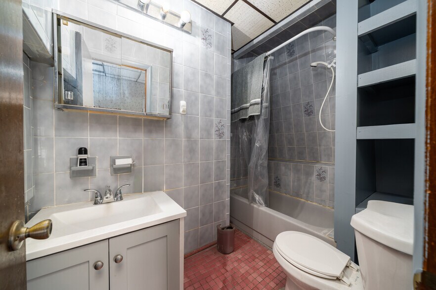 More Photos Of 990 Broadway, Bayonne Restaurant For Sale