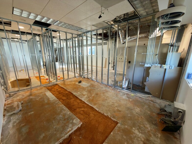 More Photos Of 5061 N 12th Ave, Pensacola Bank For Lease