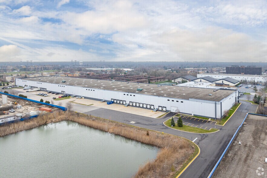 More Photos Of 601-609 Dempster St, Mount Prospect Warehouse For Lease