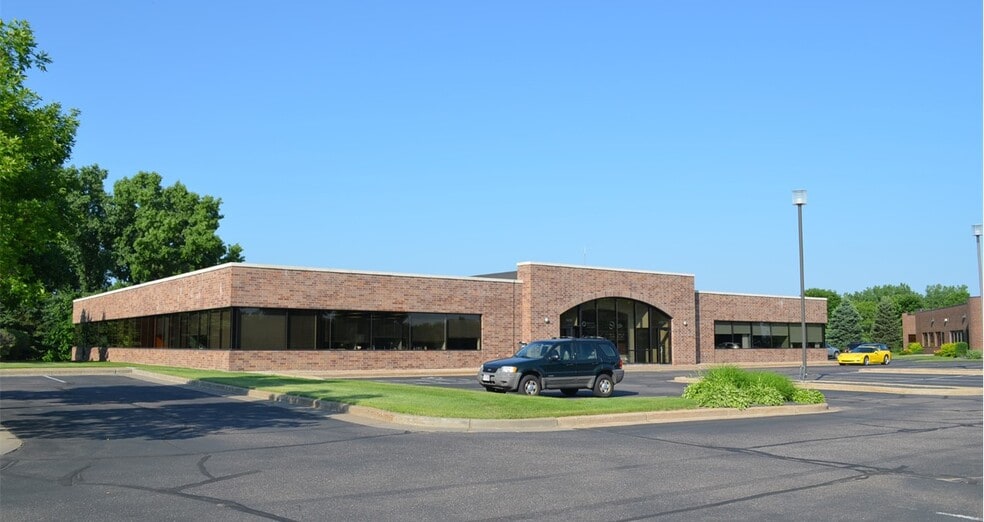 More Photos Of 3430 Oakwood Mall Dr, Eau Claire Office For Lease