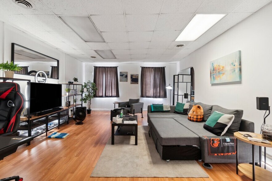 More Photos Of 519-521 N Charles St, Baltimore Office For Sale