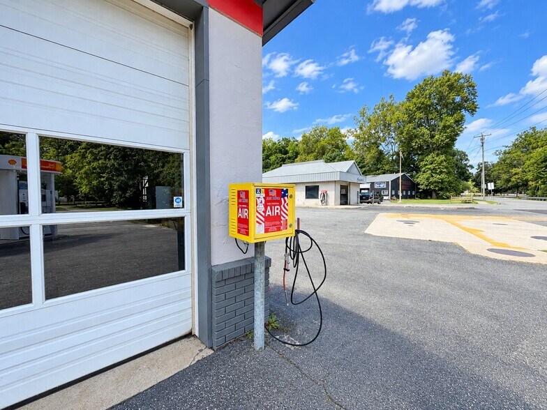 More Photos Of 633 Water St, Belvidere Service Station For Sale