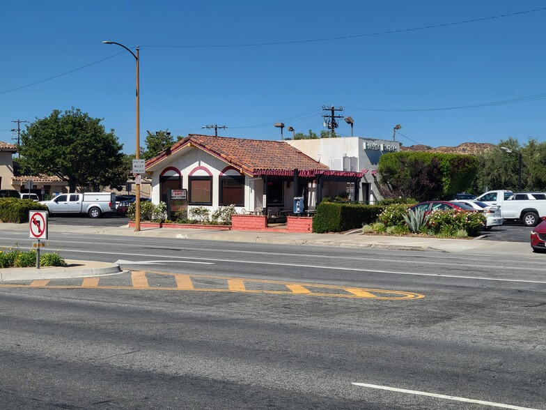 Primary Photo Of 23029 Soledad Canyon Rd, Santa Clarita Fast Food For Lease