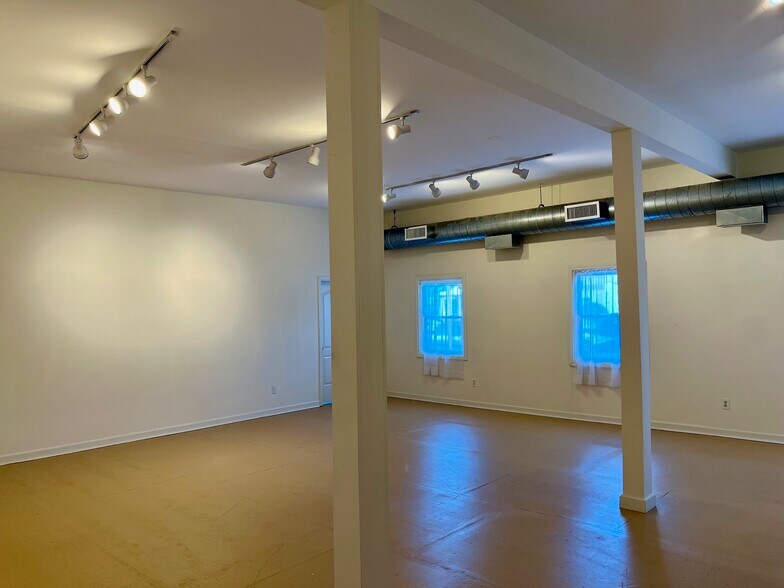 More Photos Of 1 Danbury Rd, Wilton General Retail For Lease