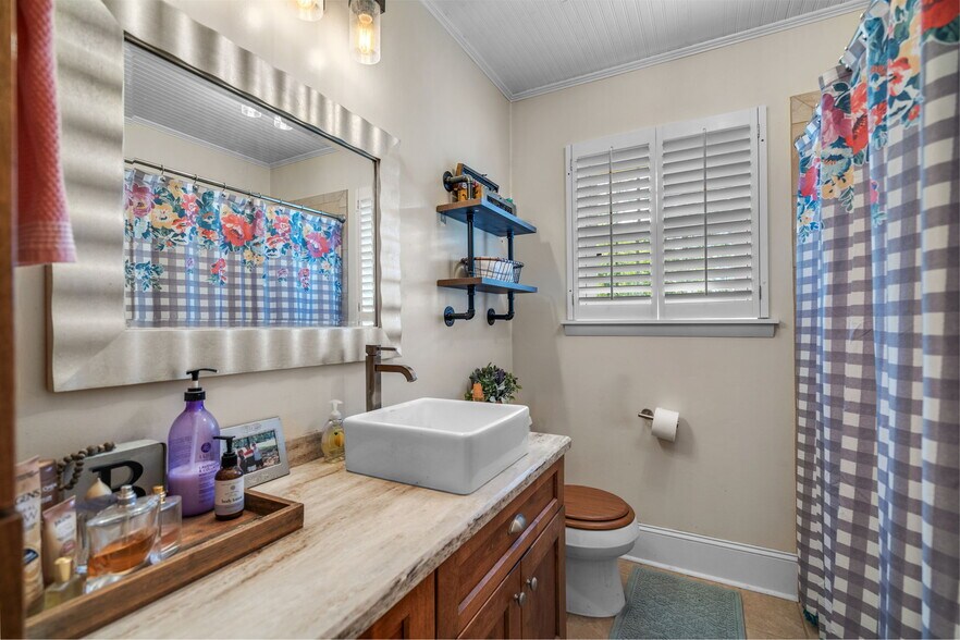 More Photos Of 695 Blue Jay Rd, Rincon General Retail For Sale