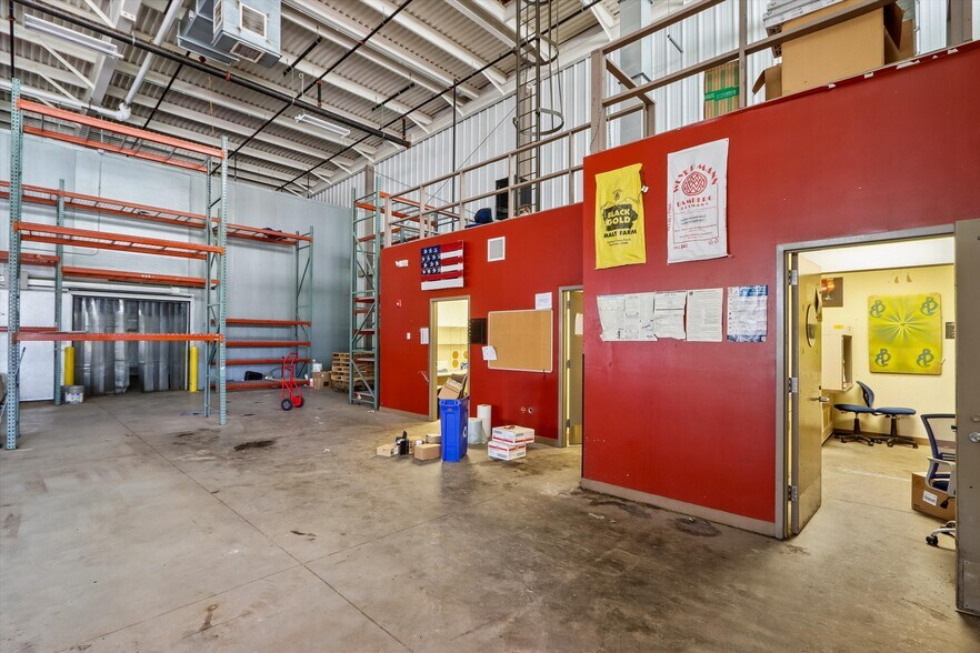 More Photos Of 903 Quarry Rd, Coralville Storefront For Sale