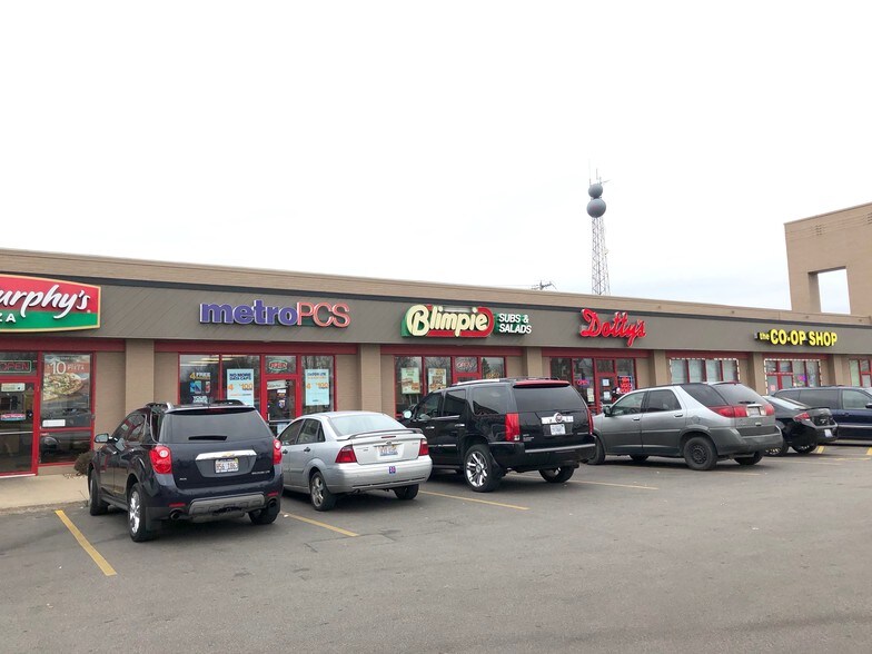 More Photos Of 3125-3127 N University St, Peoria General Retail For Sale
