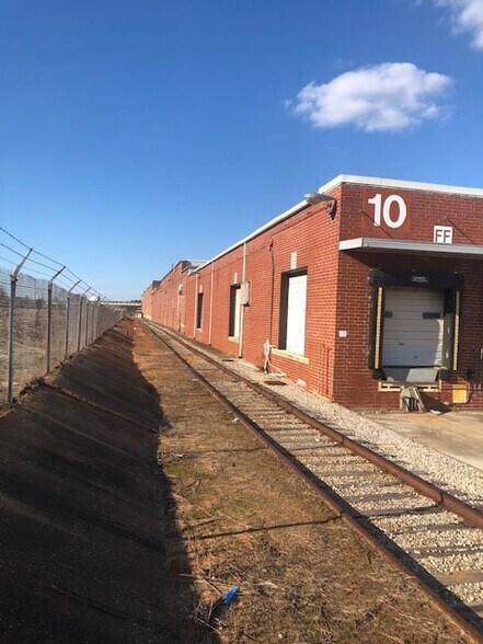 More Photos Of 300 S Main St, Mauldin Warehouse For Lease