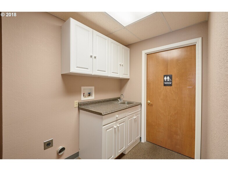 More Photos Of 2316 E Portland Rd, Newberg Storefront Retail Office For Sale