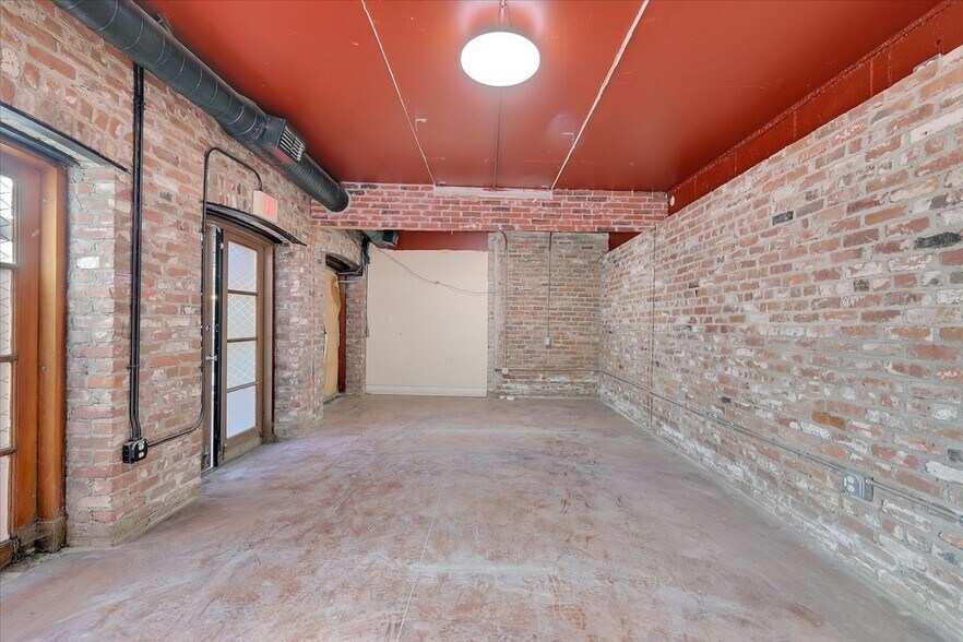 More Photos Of 900-906 2nd St, Sacramento Storefront For Lease