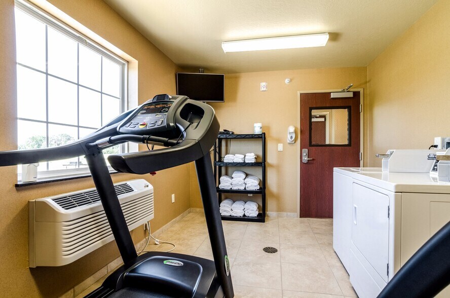 More Photos Of 41502 Harvest Dr, Cambridge Hotel For Sale