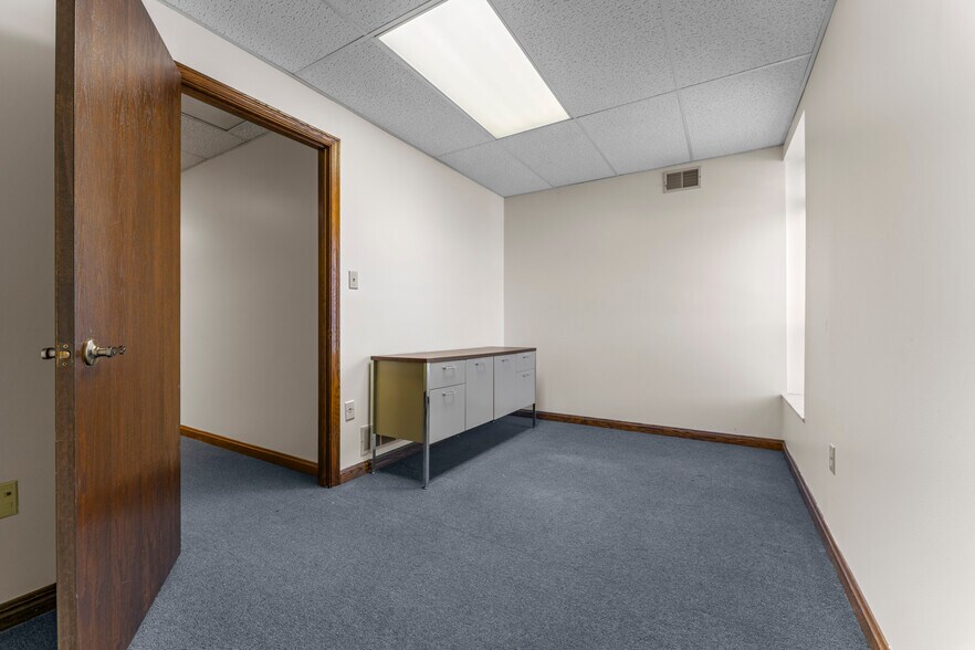 More Photos Of 600 Commerce Dr, Coraopolis Office Residential For Sale