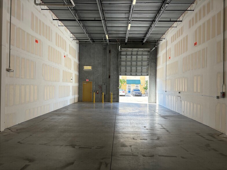 More Photos Of 10380 W State Road 84, Davie Showroom For Lease