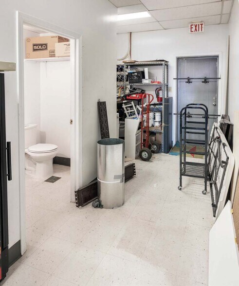 More Photos Of 9620 Elbow Dr SW, Calgary Storefront For Lease