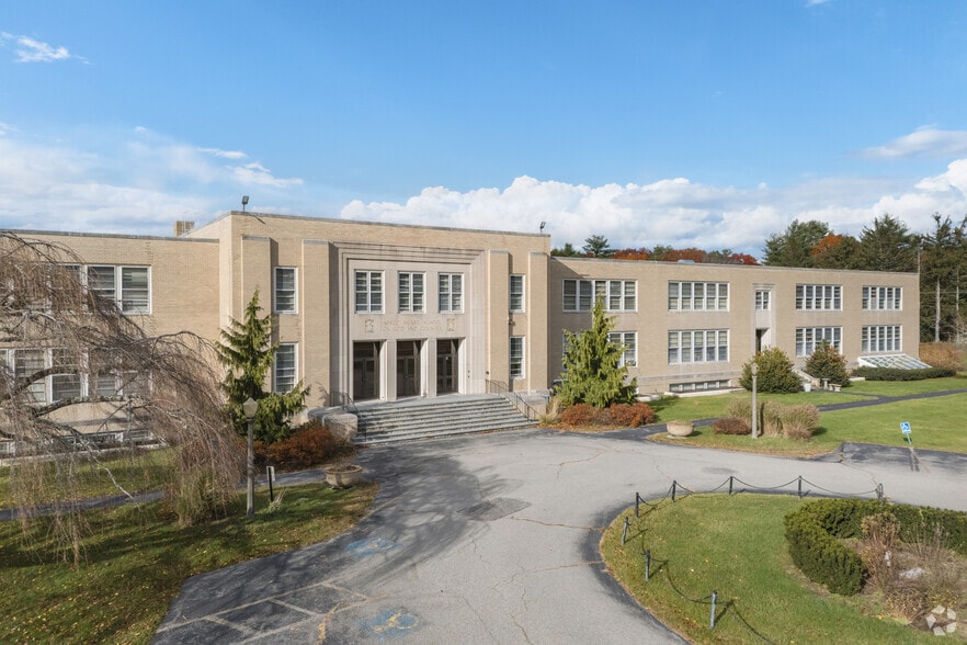 More Photos Of 399 Bishops Hwy, Kingston Schools For Sale