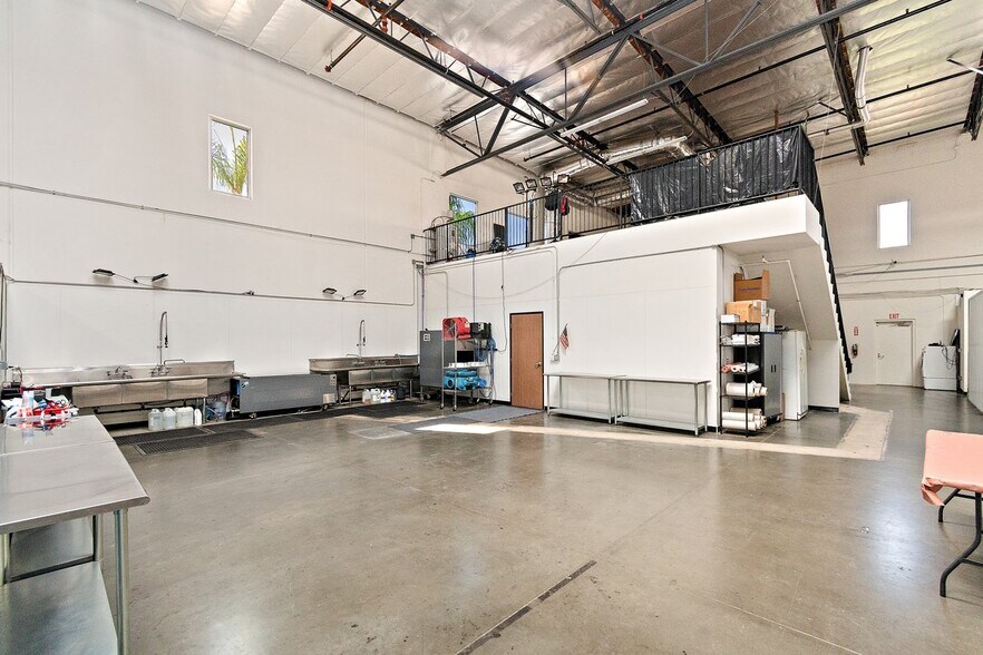 More Photos Of 317 W Tullock St, Rialto Warehouse For Sale