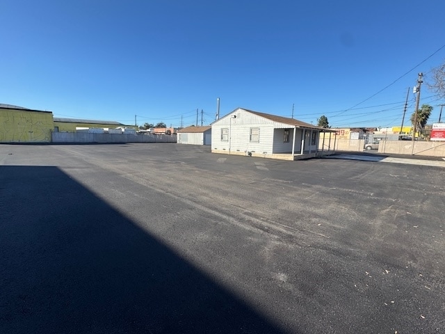 More Photos Of 402 N Sullivan St, Santa Ana Contractor Storage Yard For Lease