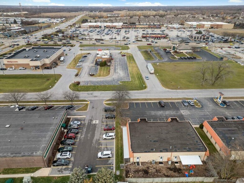 More Photos Of 870 Richard Rd, Dyer Freestanding For Lease