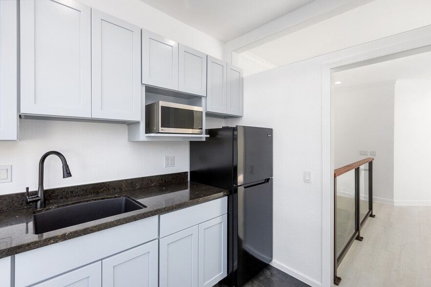 More Photos Of 49 Duboce Ave, San Francisco Warehouse For Lease