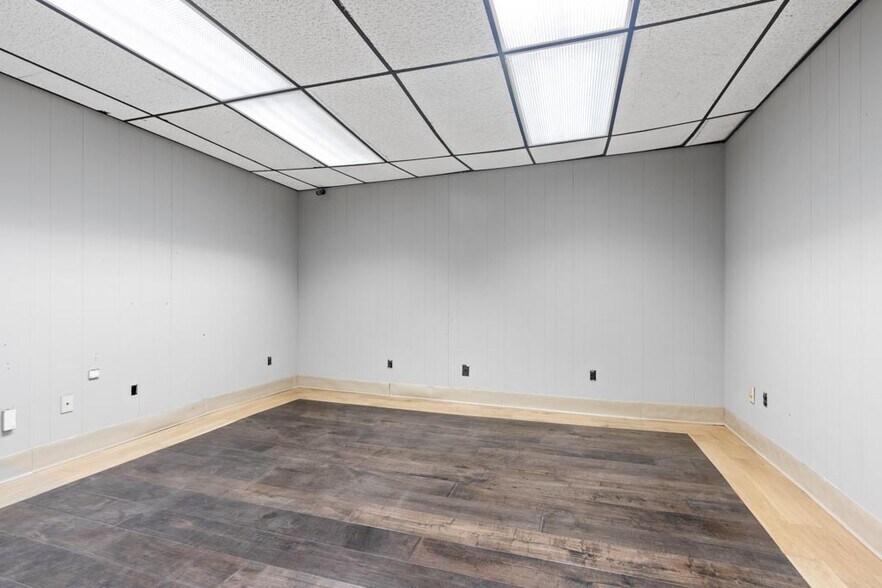 More Photos Of 223 Fearing Blvd, Toledo Freestanding For Sale