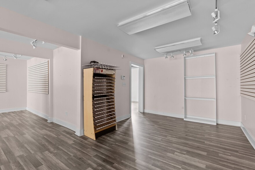 More Photos Of 132 S Main St, Warrenton Storefront For Sale