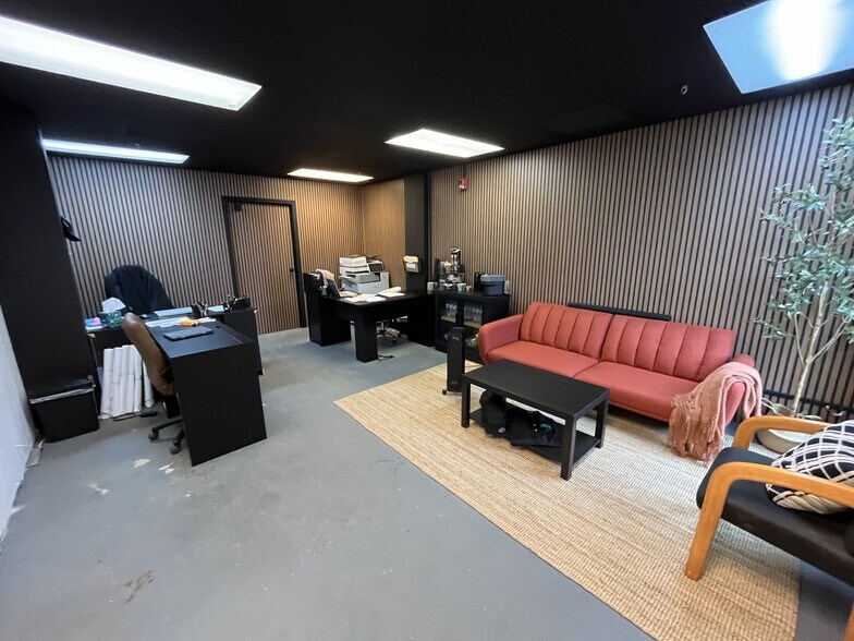 More Photos Of 876 W Main St, Spartanburg Service For Sale