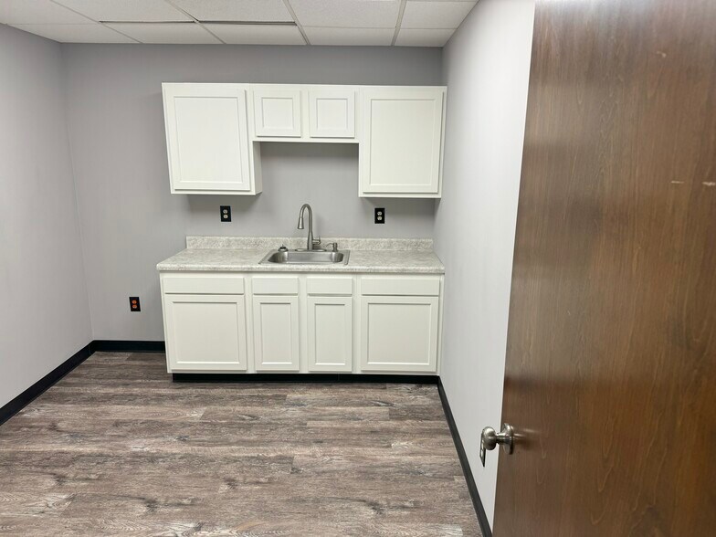 More Photos Of 10078 E Kemper Rd, Montgomery Unknown For Lease