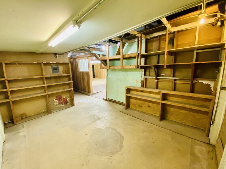 More Photos Of 1445 McQueeney Rd, New Braunfels General Retail For Lease